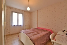 VILLA de plain-pied de 143 m² avec piscine sur 1 378 m² de terrain clos