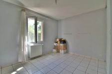 CARREFOUR BLÉONE-DURANCE – Traditional single-storey villa in perfect condition with veranda, garden and garage