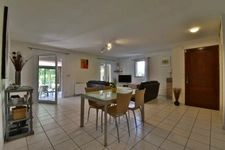 CARREFOUR BLÉONE-DURANCE – Traditional single-storey villa in perfect condition with veranda, garden and garage
