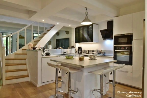 Immeuble mixte en hypercentre avec local commercial et duplex de caractère -Digne-Les-Bains (04)