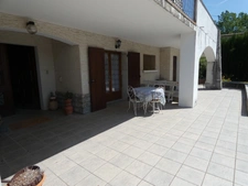 🏡 À VENDRE – Grande villa avec terrain boisé à Sisteron