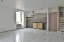 Immeuble de rapport. 3 APPARTEMENTS à vendre PEYRUIS (04)