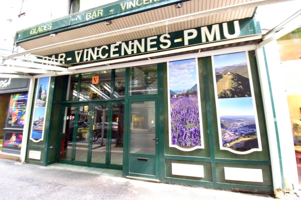 Immeuble mixte en hypercentre avec local commercial et duplex de caractère -Digne-Les-Bains (04)