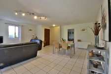 CARREFOUR BLÉONE-DURANCE – Traditional single-storey villa in perfect condition with veranda, garden and garage