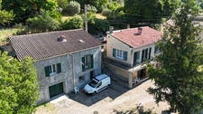 Belle propriété avec deux maisons sur 3430 m² de terrain arboré – Potentiel rare !