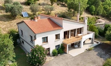 🏡 À VENDRE – Grande villa avec terrain boisé avec une olivette à Sisteron