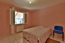 CARREFOUR BLÉONE-DURANCE – Traditional single-storey villa in perfect condition with veranda, garden and garage