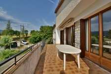 🏡 À VENDRE – Grande villa avec terrain boisé avec une olivette à Sisteron