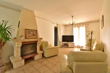 VILLA de plain-pied de 143 m² avec piscine sur 1 378 m² de terrain clos