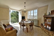 Belle propriété avec deux maisons sur 3430 m² de terrain arboré – Potentiel rare !