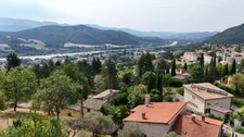 🏡 À VENDRE – Grande villa avec terrain boisé avec une olivette à Sisteron
