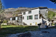 04200 Maison de campagne 210 m² sur 16500 m² 