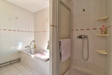 VILLA de plain-pied de 143 m² avec piscine sur 1 378 m² de terrain clos