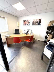 Local/bureau 88 m2 à vendre SAINT OUEN L'AUMONE (95) + 4 places de parking