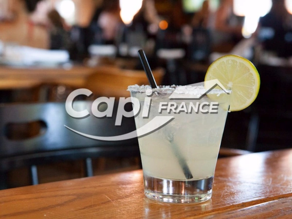 Dpt Nord (59), à vendre VIEUX-LILLE Bar - Licence IV - Façade en angle - Belle Terrasse - Excellente notoriété