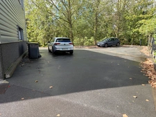 Near Lille (59) - Commercial premises of 320 m2 with 13 private parking spaces