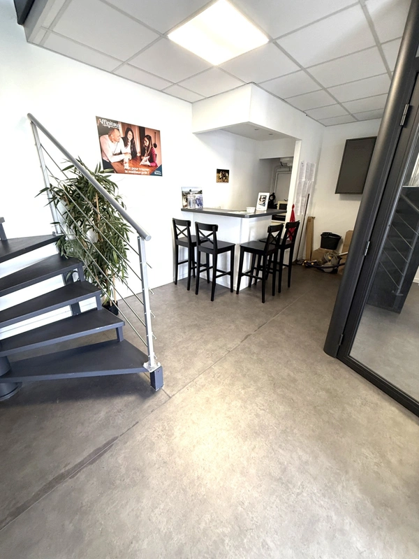 Local/bureau 88 m2 à vendre SAINT OUEN L'AUMONE (95) + 4 places de parking