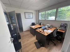 Proche de LILLE (59) - Local d'activité de 320 m2 avec 13 places de parking privatives