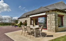 Dpt Mayenne (53), for sale 15 km from LAVAL house P7 of 241 m² - 