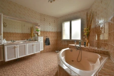 Dpt Mayenne (53), for sale 15 km from LAVAL house P7 of 241 m² - 