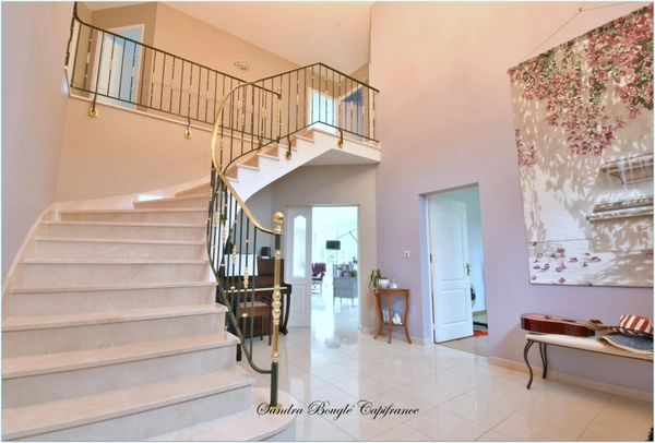 Maison à vendre 9 pièces  avec 5 chambres à LAVAL (53)