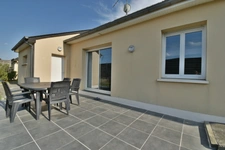 Maison plain-pied BONCHAMP LES LAVAL (53) 5 pièces – 3 chambres – Terrasse – Garage – Équipements récents