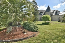 Dpt Mayenne (53), à vendre à 15 km de LAVAL  Maison de caractère de 240 m² en granit avec parc paysager