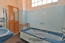 IMMEUBLE composé d'une Maison de 6 pièces et d'un local commercial à MONTSURS (53)