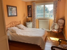 Dans le departement 64 une maison de type contemporain 8 pièces sur 198 m² et 2000 m² de terrain arboré, avec trois places de garage.  