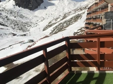 Dpt Hautes Pyrénées, dans la station de ski de LA MONGIE appartement T 2 de 29 m² avec balcon, cellier et parking intérieur.   