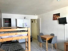 Dans la Station de la MONGIE dans les Hautes Pyrénées un studio de 26 m² aux pieds des pistes de ski avec Balcon et cellier.  