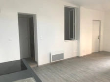 Dpt Hautes Pyrénées (65), à vendre BAGNERES DE BIGORRE appartement T2  