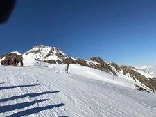Dans les Hautes Pyrénées studio au pied des pistes de ski sur 23 m² avec balcon, cellier, et casier à ski. 