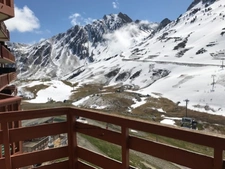 A la MONGIE Studio face aux pistes dans résidence TOURMALET avec balcon.   