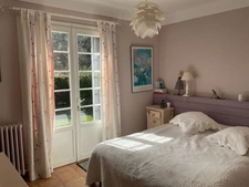 Dans le departement 64 une maison de type contemporain 8 pièces sur 198 m² et 2000 m² de terrain arboré, avec trois places de garage.  