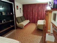 Dans les Hautes Pyrénées, dans la Station de SKI de La MONGIE studio de 26 m² à vendre avec balcon, cellier, et casier à ski, en résidence 