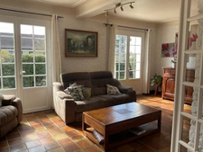 Dans le departement 64 une maison de type contemporain 8 pièces sur 198 m² et 2000 m² de terrain arboré, avec trois places de garage.  