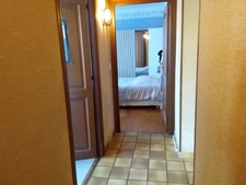 Maison à vendre 5 pièces  avec piscine, parking, garage,et abris voiture sur 1000 m² de terrain.