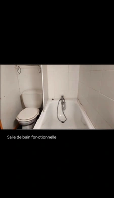 Dans les Hautes Pyrénées studio au pied des pistes de ski sur 23 m² avec balcon, cellier, et casier à ski. 