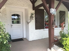 Dans le departement 64 une maison de type contemporain 8 pièces sur 198 m² et 2000 m² de terrain arboré, avec trois places de garage.  