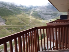 Studio 24 m² avec balcon, cellier, et casier à ski.
