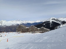 Appartement à vendre 2 pièces LA MONGIE (65) avec un balcon, 2 celliers, 2 casiers à ski, et un Parking extérieur.
