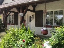 Dans le departement 64 une maison de type contemporain 8 pièces sur 198 m² et 2000 m² de terrain arboré, avec trois places de garage.  