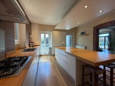 Maison à vendre 10 pièces avec piscine, plus appartement séparé à BAZET (65)