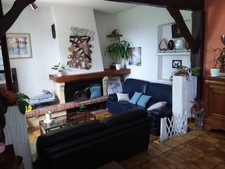 Maison à vendre 5 pièces  avec piscine, parking, garage,et abris voiture sur 1000 m² de terrain.