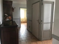 Dans le departement 64 une maison de type contemporain 8 pièces sur 198 m² et 2000 m² de terrain arboré, avec trois places de garage.  