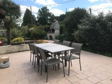 Dans le departement 64 une maison de type contemporain 8 pièces sur 198 m² et 2000 m² de terrain arboré, avec trois places de garage.  