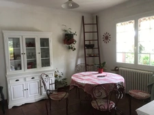 Dans le departement 64 une maison de type contemporain 8 pièces sur 198 m² et 2000 m² de terrain arboré, avec trois places de garage.  