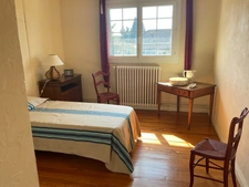 Dans le departement 64 une maison de type contemporain 8 pièces sur 198 m² et 2000 m² de terrain arboré, avec trois places de garage.  