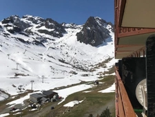 A la MONGIE Studio face aux pistes dans résidence TOURMALET avec balcon.   